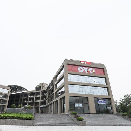 Hotel O Dream Stay Sarkhej Buitenkant foto