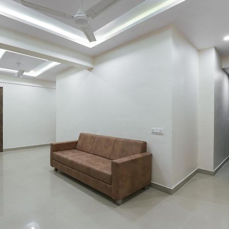 Hotel O Dream Stay Sarkhej Buitenkant foto