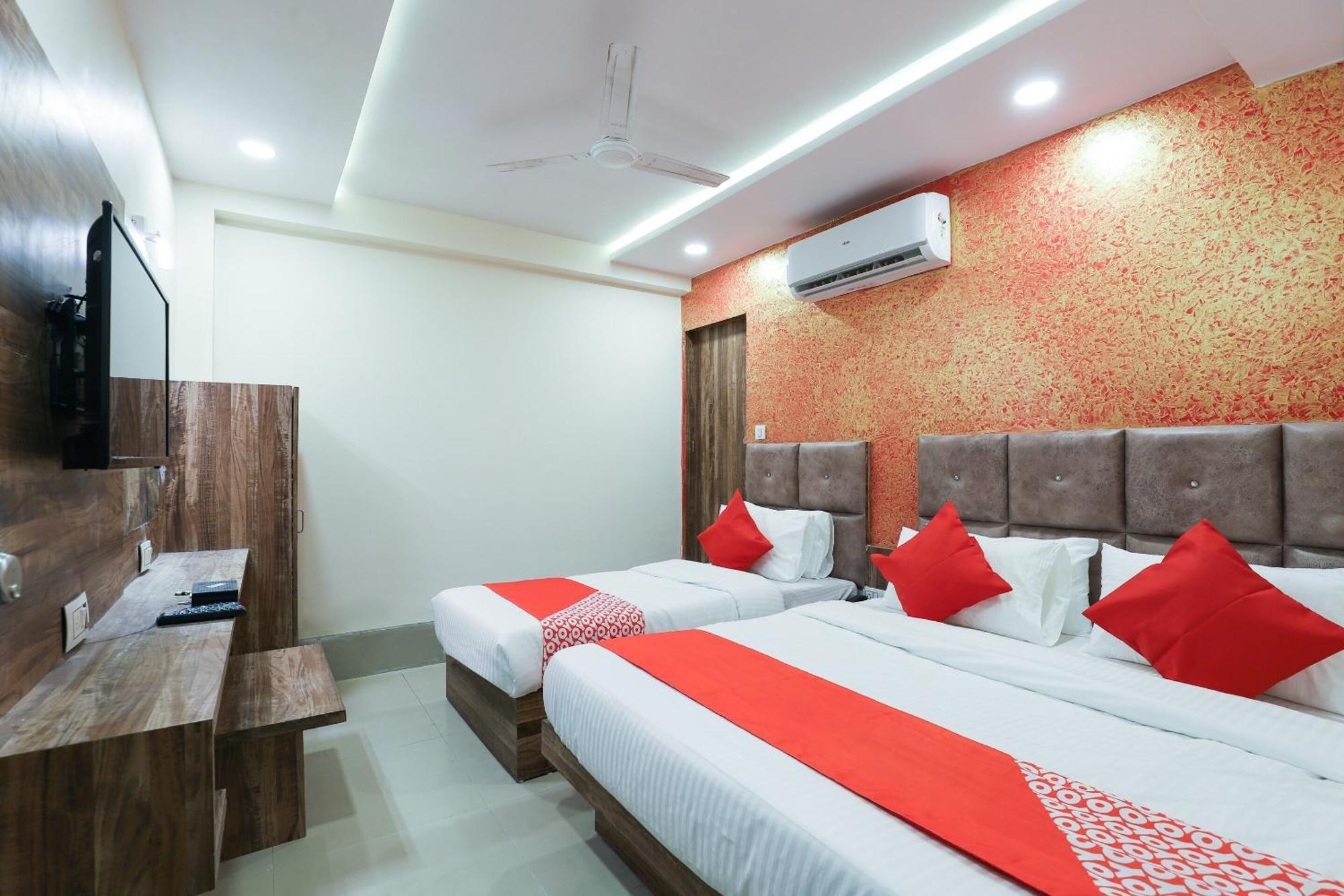 Hotel O Dream Stay Sarkhej Buitenkant foto