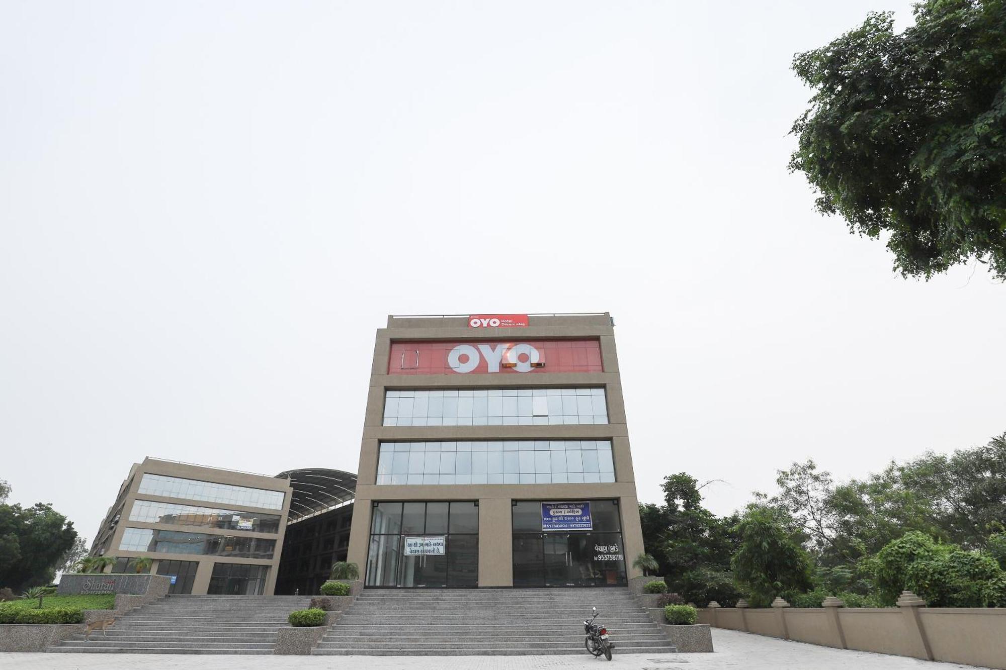 Hotel O Dream Stay Sarkhej Buitenkant foto
