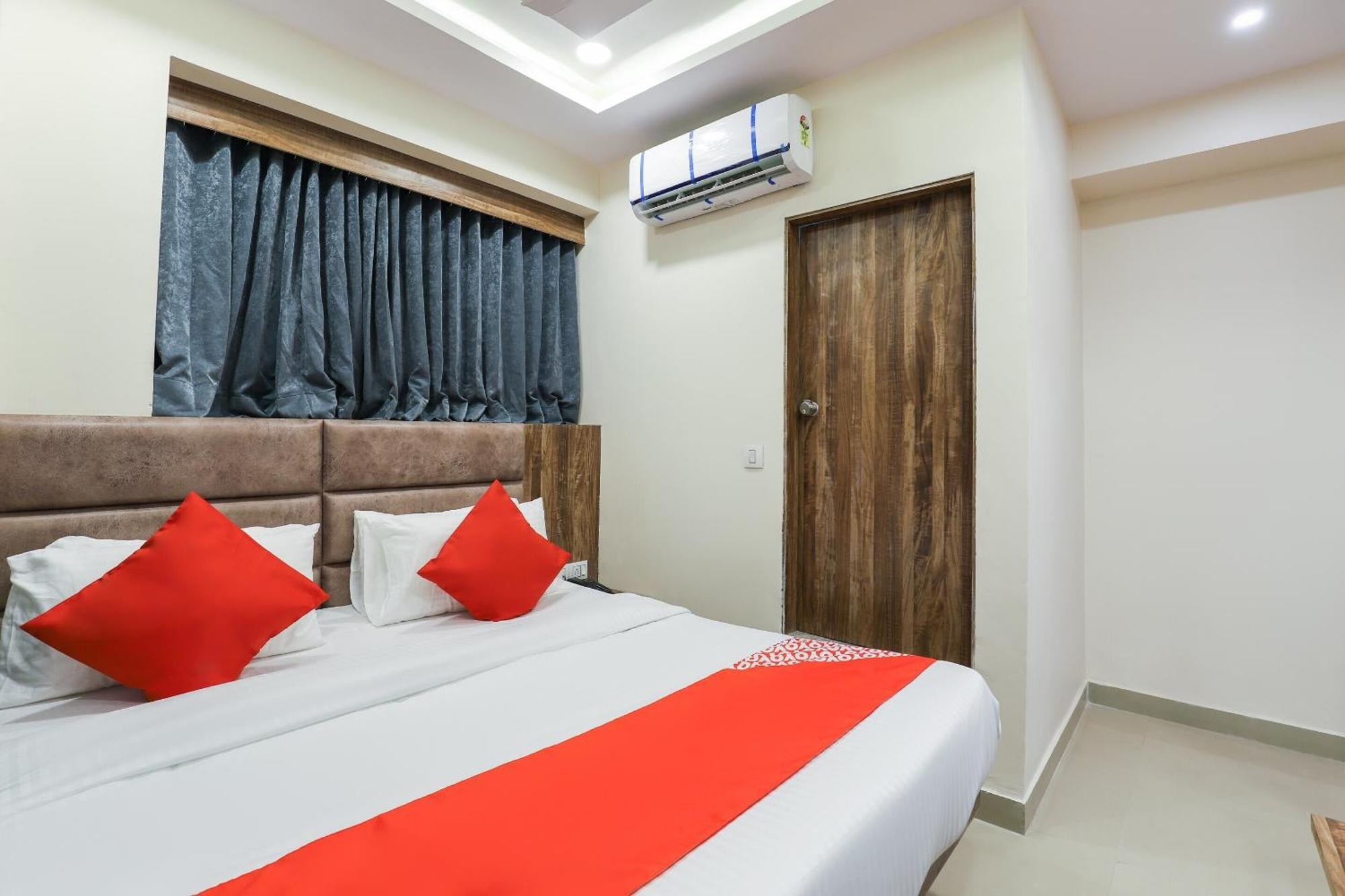 Hotel O Dream Stay Sarkhej Buitenkant foto