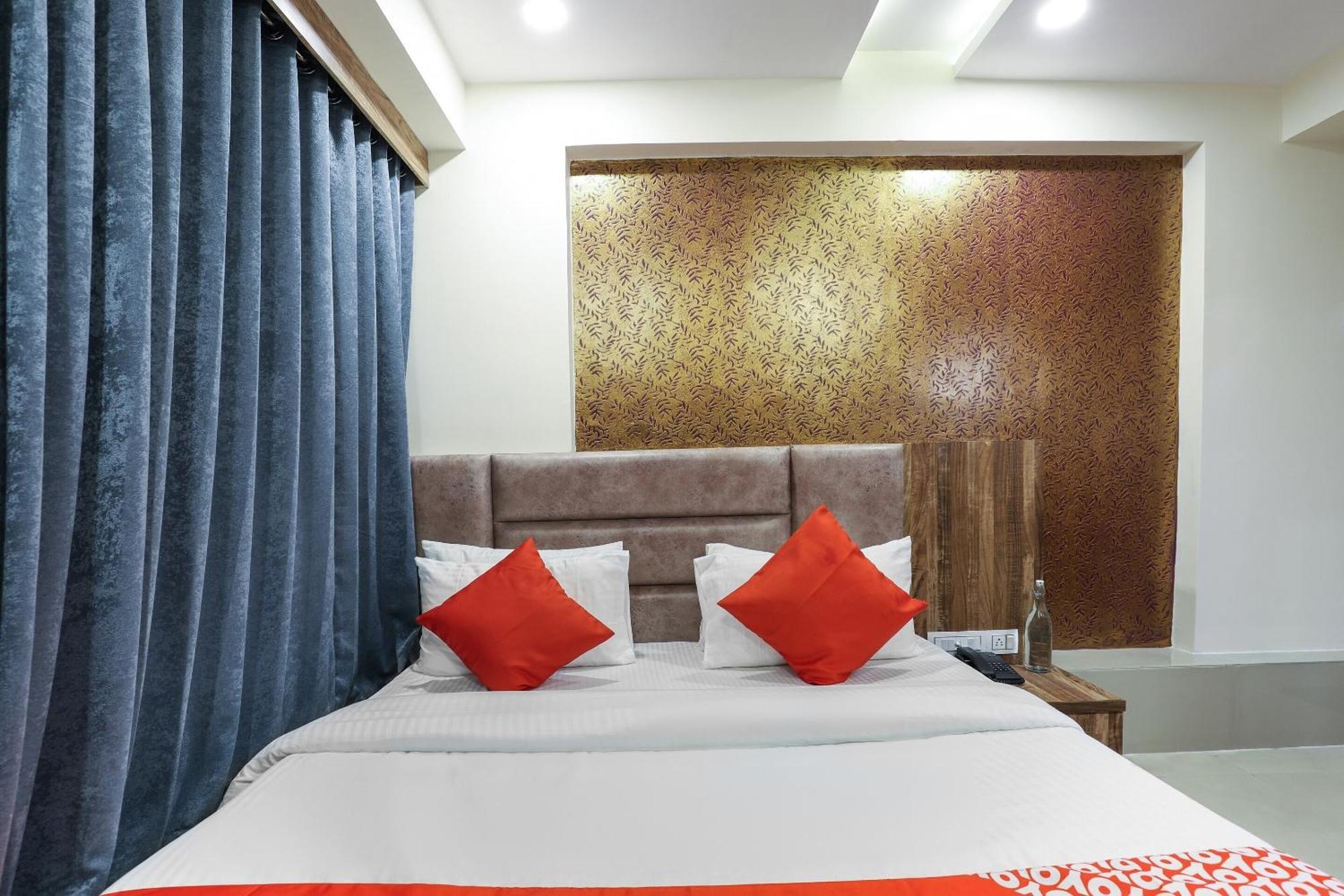 Hotel O Dream Stay Sarkhej Buitenkant foto