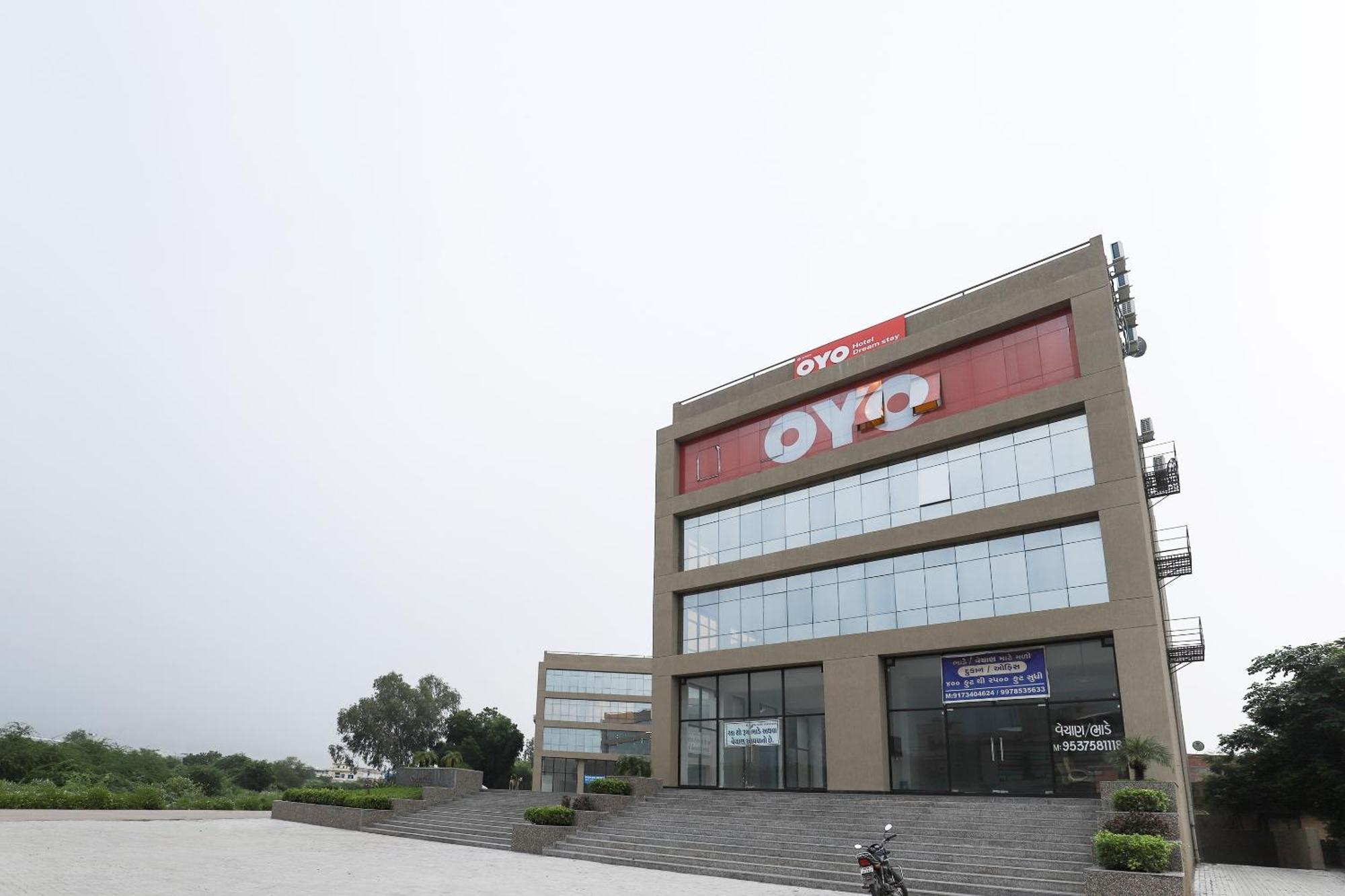 Hotel O Dream Stay Sarkhej Buitenkant foto