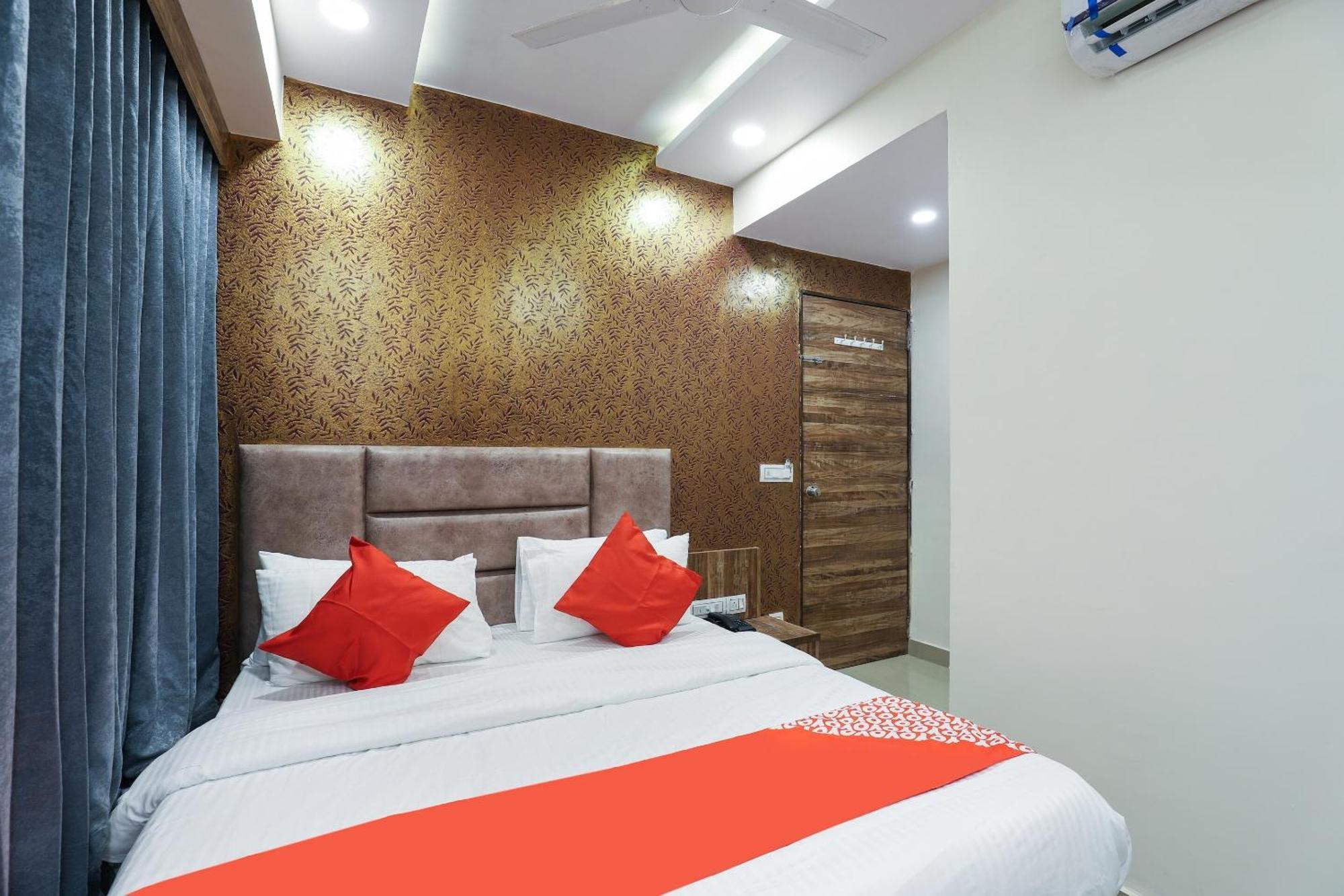 Hotel O Dream Stay Sarkhej Buitenkant foto